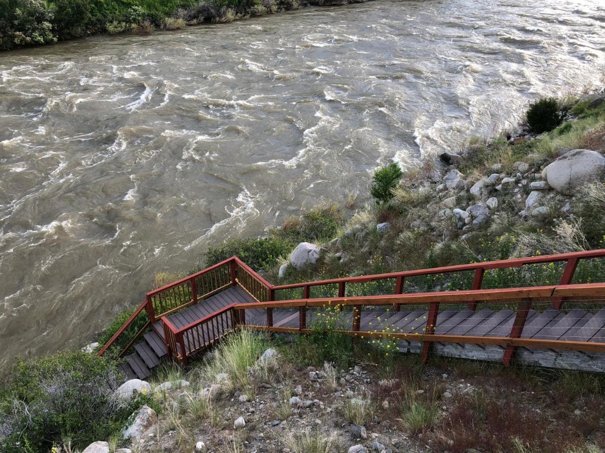 Yellowstone Riverside Cottages Гардинер Экстерьер фото