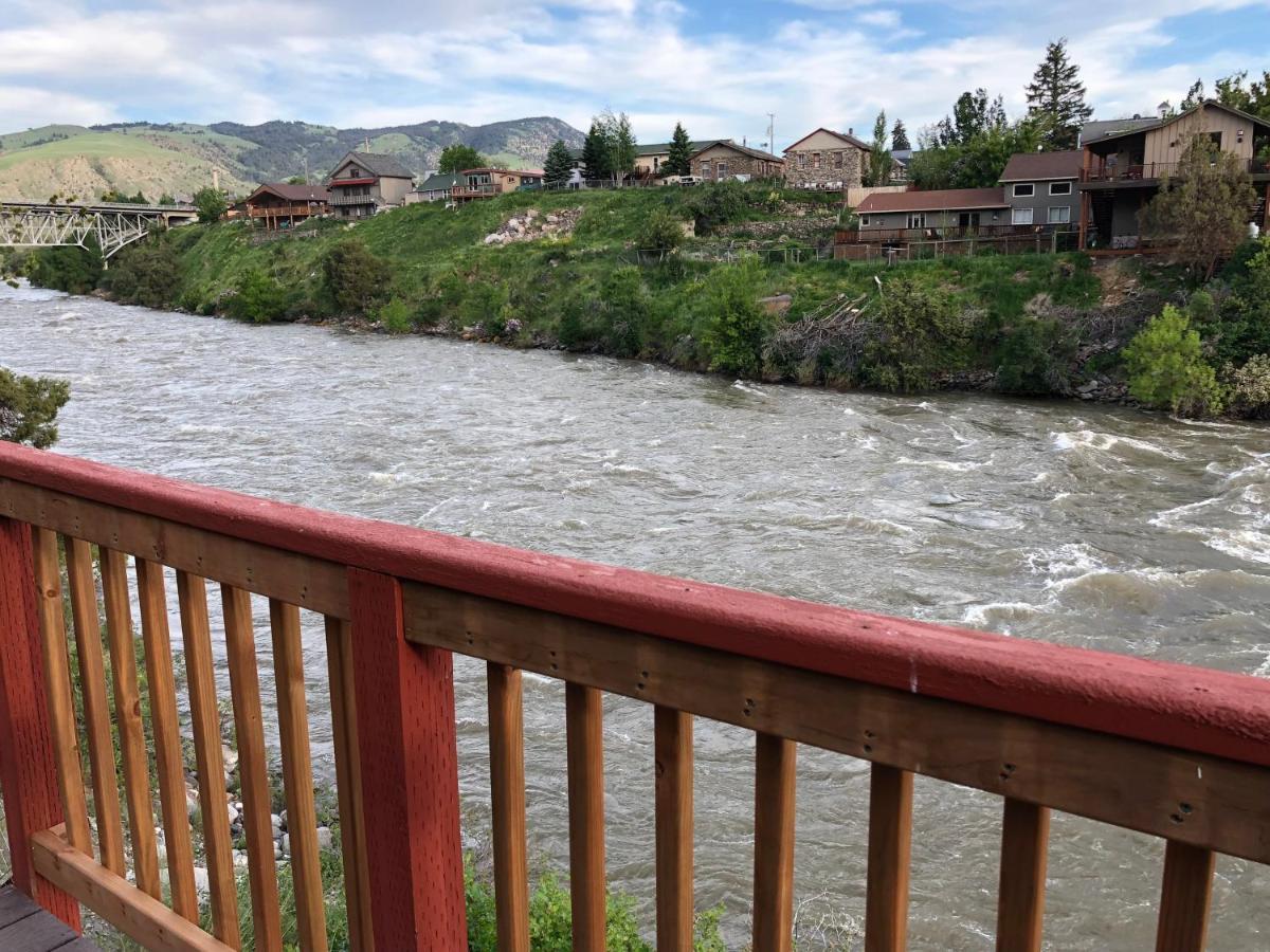 Yellowstone Riverside Cottages Гардинер Экстерьер фото