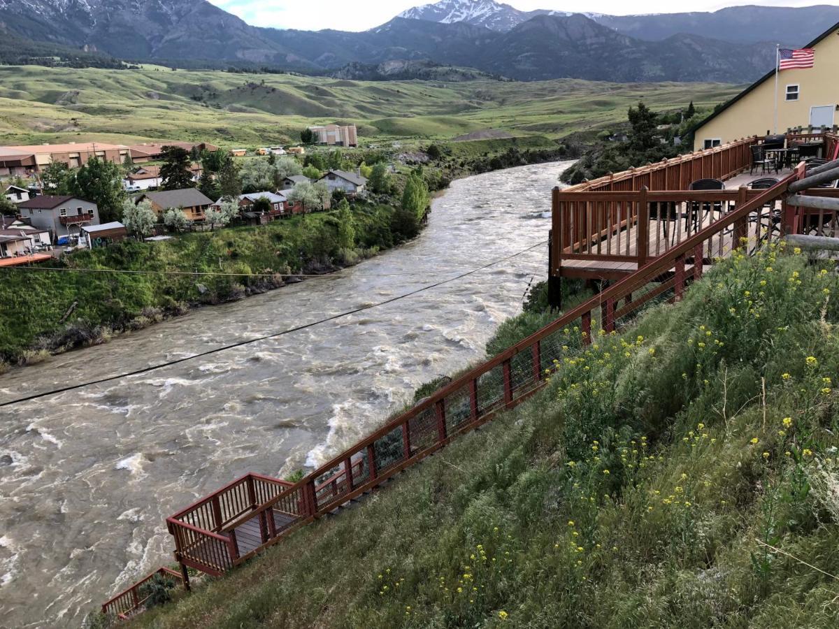 Yellowstone Riverside Cottages Гардинер Экстерьер фото